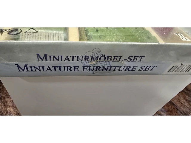 Lot 54 - miniatuur meubel setje voor poppenhuis - afbeelding 4 van  4