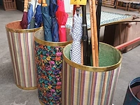 Lot 54 - paraplubakken met inhoud - afbeelding 2 van  5