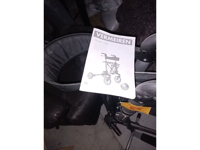 Lot 54 - rollator en stoelfiets - afbeelding 2 van  3