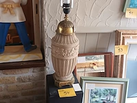 Lot 54 - zwarte zuil en lamp - afbeelding 1 van  5