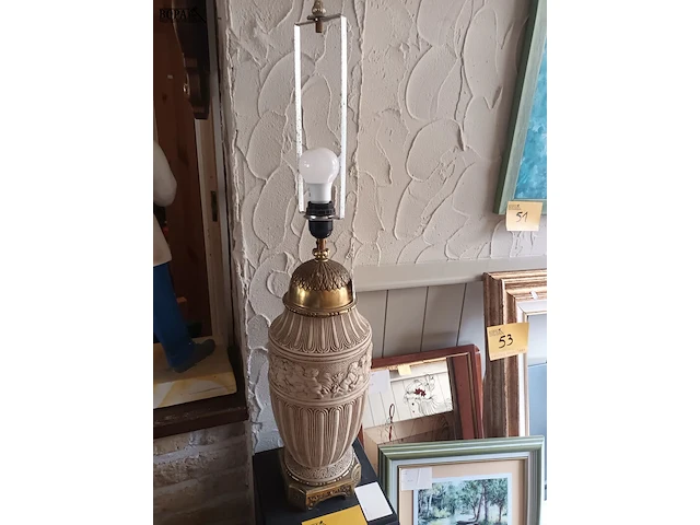 Lot 54 - zwarte zuil en lamp - afbeelding 2 van  5