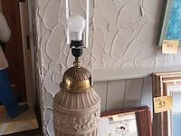 Lot 54 - zwarte zuil en lamp - afbeelding 2 van  5