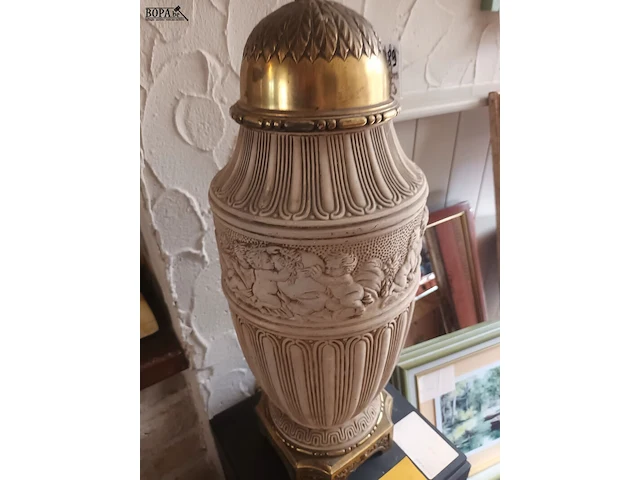 Lot 54 - zwarte zuil en lamp - afbeelding 3 van  5