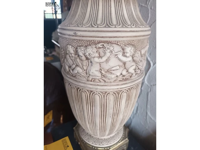 Lot 54 - zwarte zuil en lamp - afbeelding 5 van  5