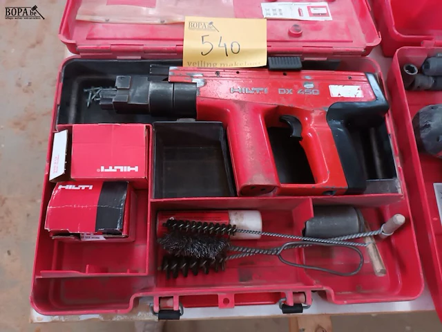 Lot 540 - kruitschiethamer hilti - afbeelding 1 van  3
