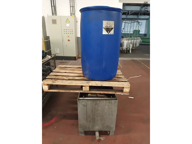 Lot 540 - lekbak, ton en pallet - afbeelding 2 van  4