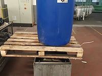 Lot 540 - lekbak, ton en pallet - afbeelding 2 van  4