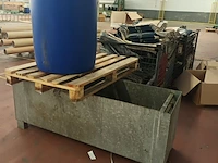 Lot 540 - lekbak, ton en pallet - afbeelding 4 van  4