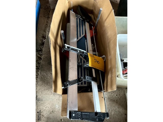 Lot 540 - verstekzaag - afbeelding 1 van  2