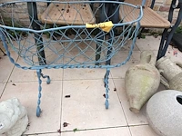 Lot 541 - antieke ijzeren wieg - afbeelding 2 van  4