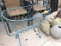 Lot 541 - antieke ijzeren wieg - afbeelding 3 van  4