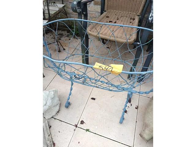 Lot 541 - antieke ijzeren wieg - afbeelding 4 van  4