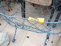 Lot 541 - antieke ijzeren wieg - afbeelding 4 van  4