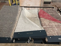 Lot 541 - metalen stapelmand met stalen. 2 stuks - afbeelding 4 van  5