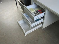 Lot 542 - metalen bureau - afbeelding 3 van  3