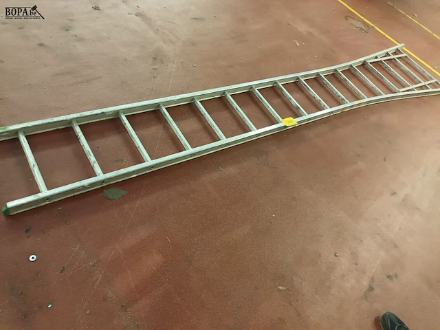 Lot 543 - aluminium ladder - afbeelding 1 van  3