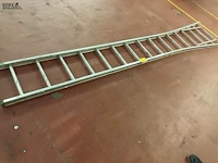 Lot 543 - aluminium ladder - afbeelding 1 van  3
