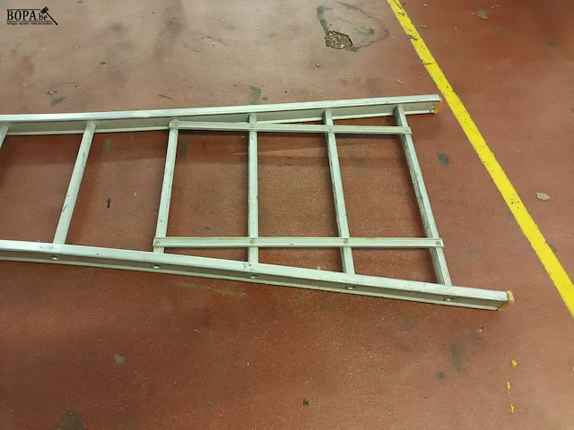Lot 543 - aluminium ladder - afbeelding 2 van  3
