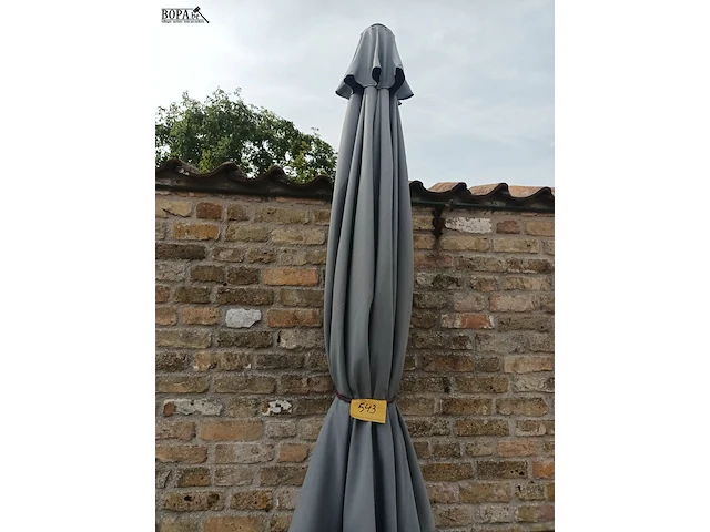 Lot 543 - parasol met voet - afbeelding 2 van  3