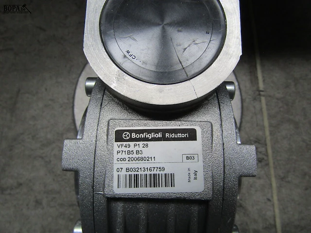 Lot 544 - adapter - afbeelding 1 van  3