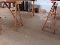 Lot 544 - houten schragen en planken - afbeelding 3 van  4