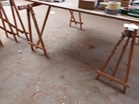 Lot 544 - houten schragen en planken - afbeelding 4 van  4