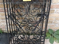 Lot 544 - smeedijzeren ornament. 3 stuks - afbeelding 1 van  4