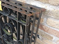 Lot 544 - smeedijzeren ornament. 3 stuks - afbeelding 2 van  4