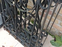 Lot 544 - smeedijzeren ornament. 3 stuks - afbeelding 3 van  4