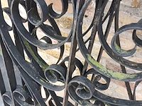 Lot 544 - smeedijzeren ornament. 3 stuks - afbeelding 4 van  4