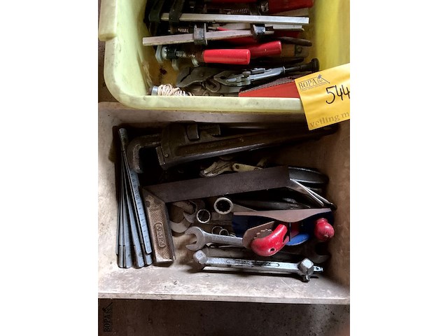 Lot 544 - werkbakken met materiaal, 2 stuks - afbeelding 2 van  3