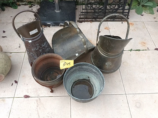 Lot 545 - koperen potten en kitten. 5 stuks - afbeelding 1 van  6