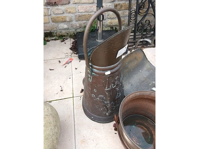 Lot 545 - koperen potten en kitten. 5 stuks - afbeelding 2 van  6