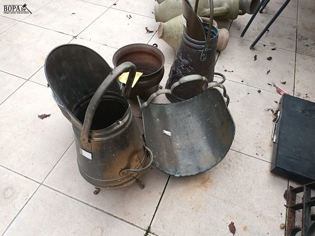 Lot 545 - koperen potten en kitten. 5 stuks - afbeelding 6 van  6