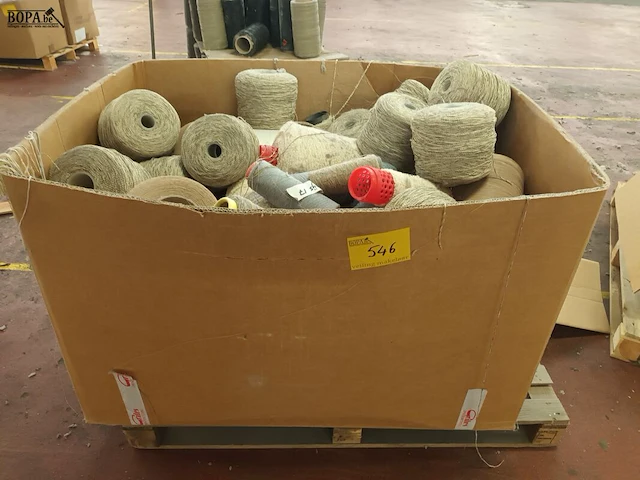 Lot 546 - pallet met garen. 3 stuks - afbeelding 1 van  5
