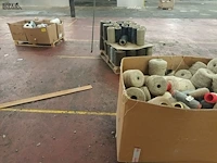 Lot 546 - pallet met garen. 3 stuks - afbeelding 3 van  5