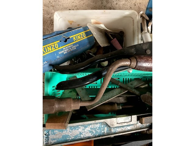 Lot 547 - bakken met divers werkmateriaal, 3 bakken - afbeelding 1 van  7