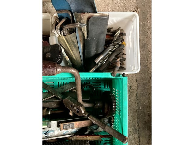 Lot 547 - bakken met divers werkmateriaal, 3 bakken - afbeelding 7 van  7