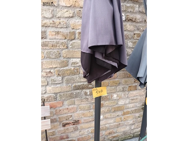 Lot 547 - parasol met voet - afbeelding 3 van  3
