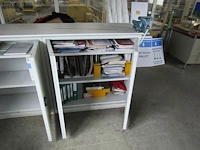 Lot 549 - archiefkasten, werkblad en bankschroef - afbeelding 4 van  4