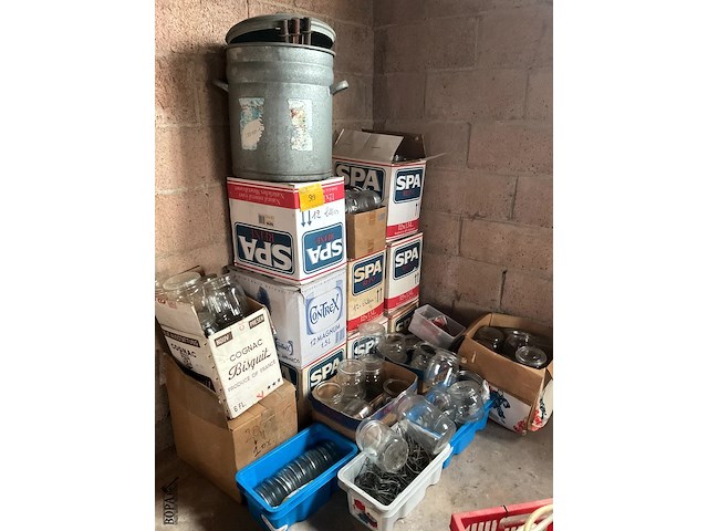 Lot 549 - lot inmaakbokalen met inmaakketel en haken en rubber dichtin - afbeelding 1 van  5