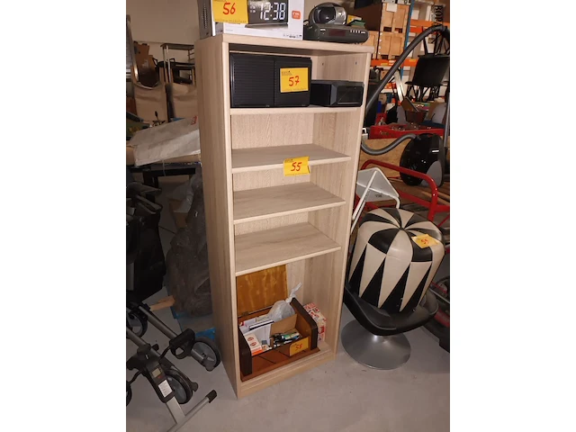 Lot 55 - boekenkast - afbeelding 1 van  3
