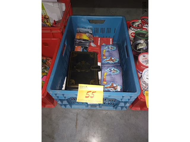 Lot 55 - collector items en tassen - afbeelding 1 van  5