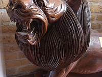 Lot 55 - leeuw in hardhout - afbeelding 2 van  4