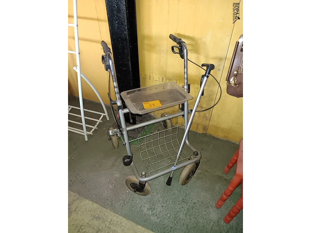Lot 55 - rollator vermeiren - afbeelding 1 van  2