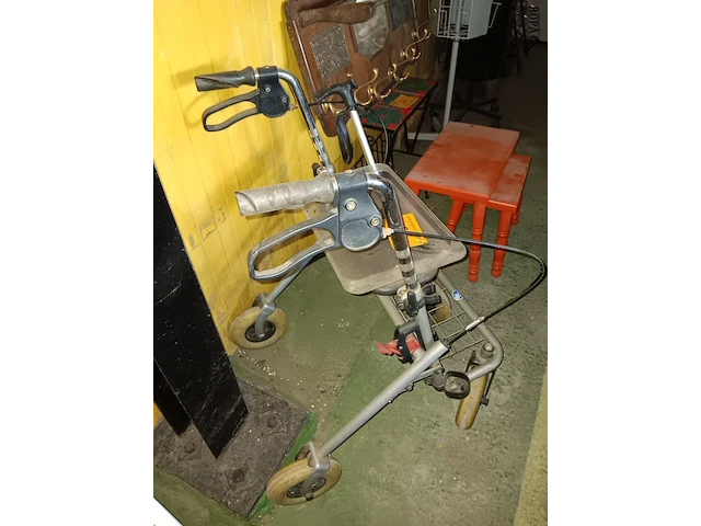Lot 55 - rollator vermeiren - afbeelding 2 van  2
