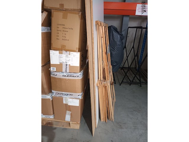 Lot 55 - schragen en panelen - afbeelding 2 van  3