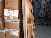 Lot 55 - schragen en panelen - afbeelding 2 van  3