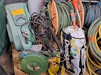 Lot 55 - sprinkler, dompelpomp, tuinslanghaspels - afbeelding 1 van  3