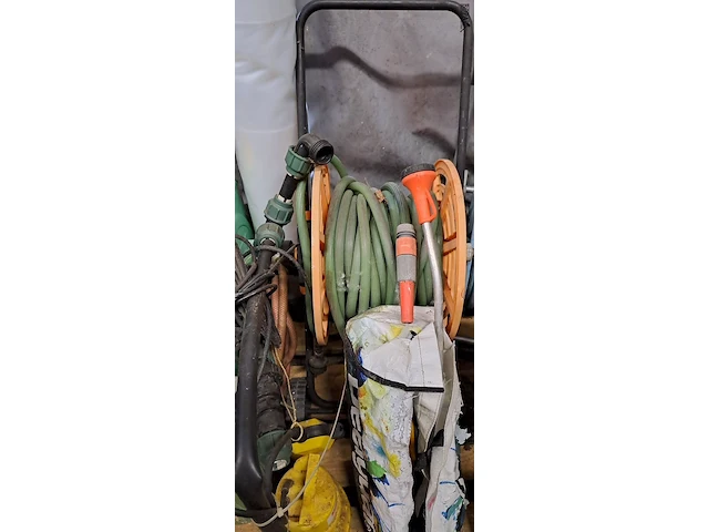 Lot 55 - sprinkler, dompelpomp, tuinslanghaspels - afbeelding 2 van  3